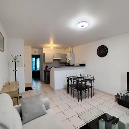 Climatise Avec Vue Sur La Cite Daire *